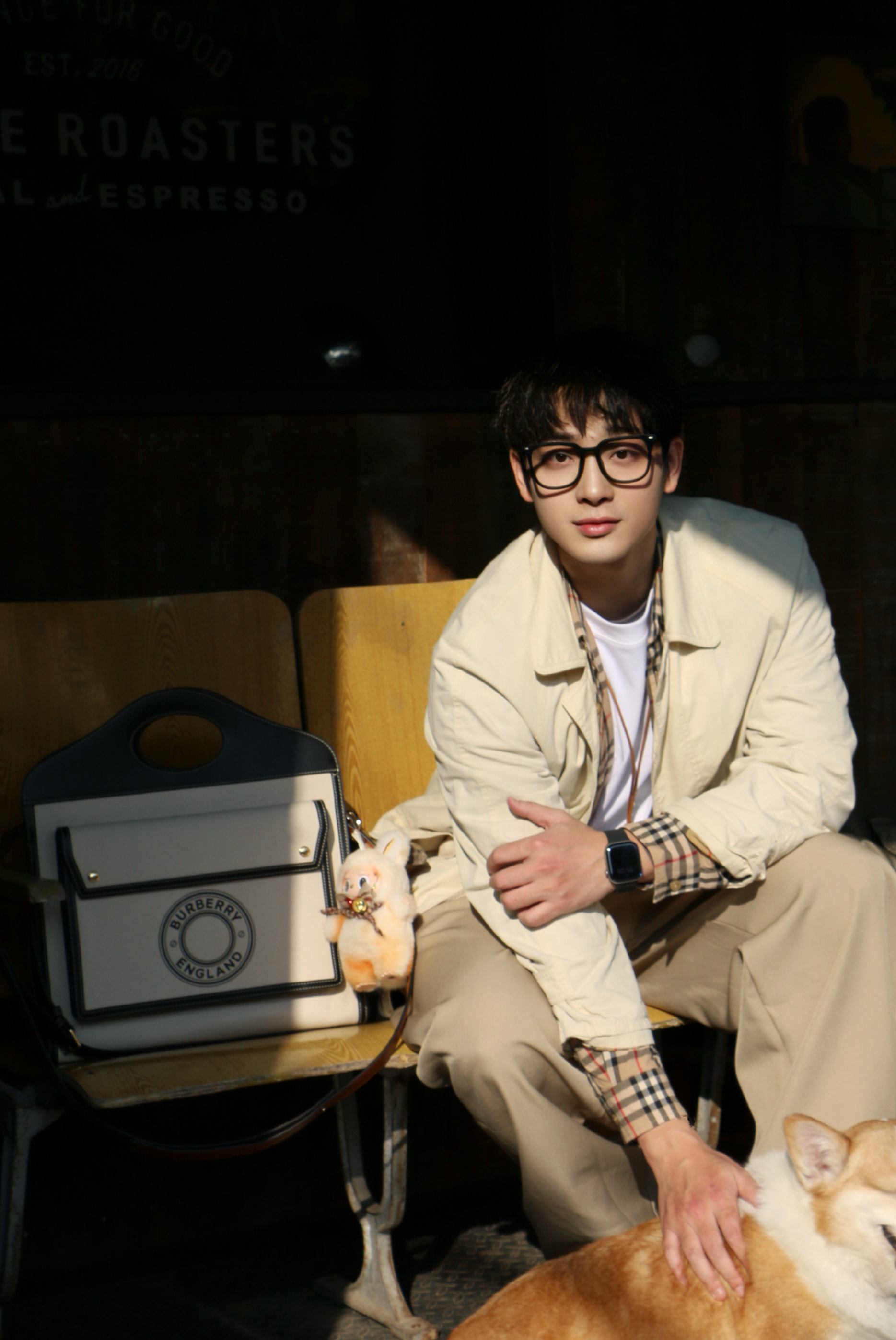 低温天懒人穿搭公式 Burberry英伦风的低温解法用Burberry标志性的卡