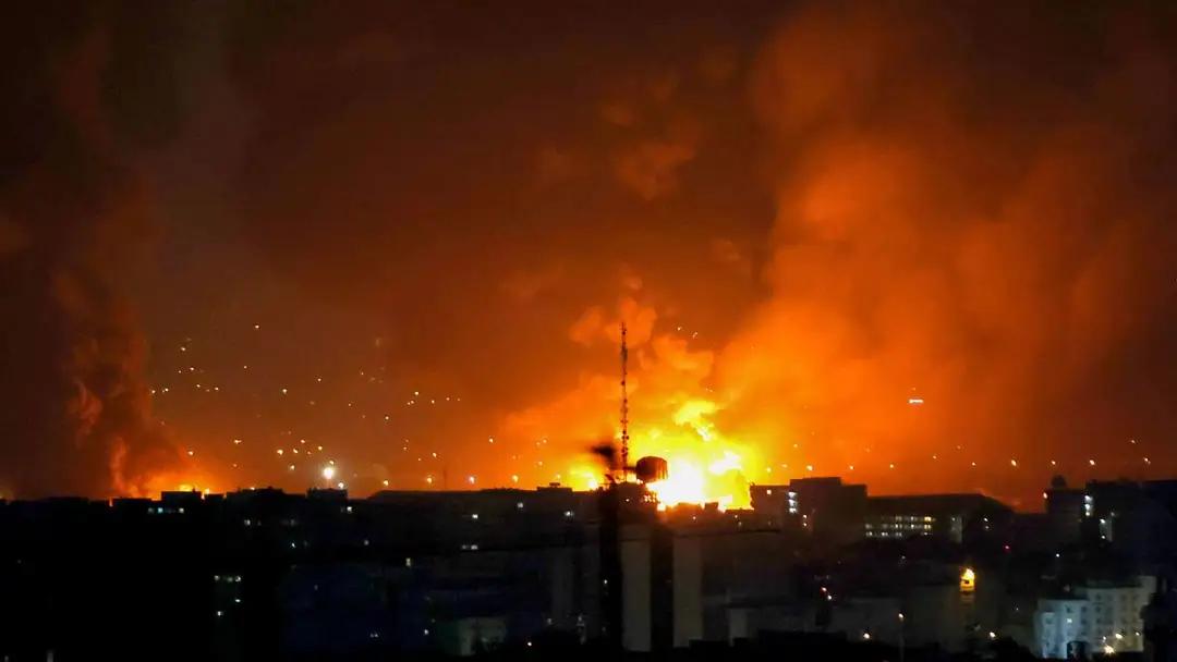 伊朗会输掉这场战争吗？就凭美以专门打击伊朗的命根子钱袋子，伊朗现在确实很难！
