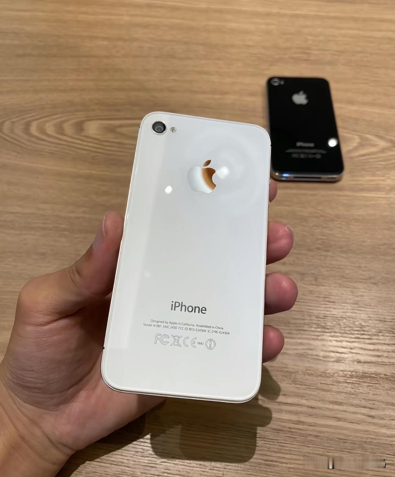 乔布斯时代彻底落幕！iPhone4S才是永远无法复刻的机皇

如今iPhone1