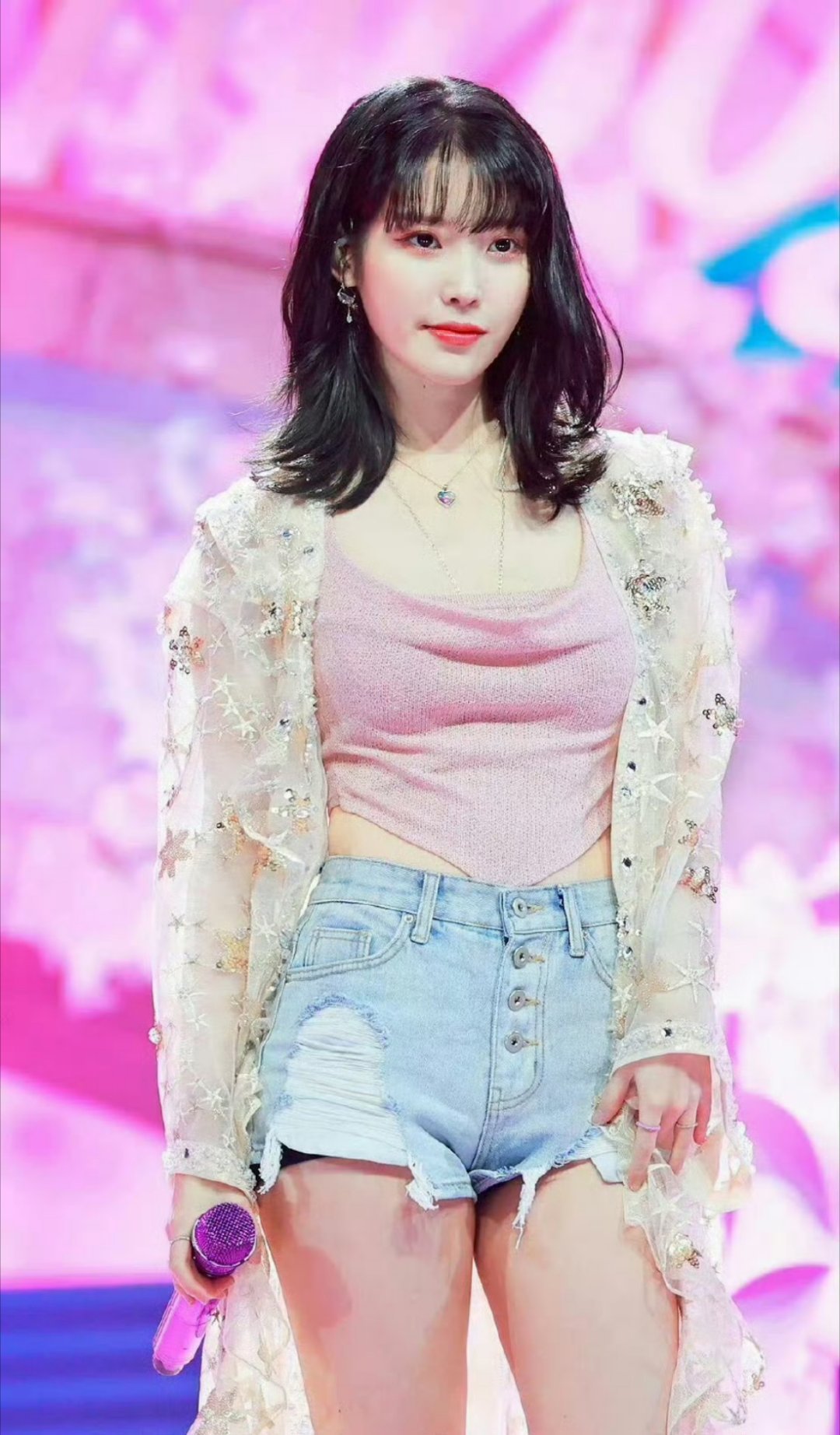 iu真的随便穿穿就是多巴胺了，很美少女。 