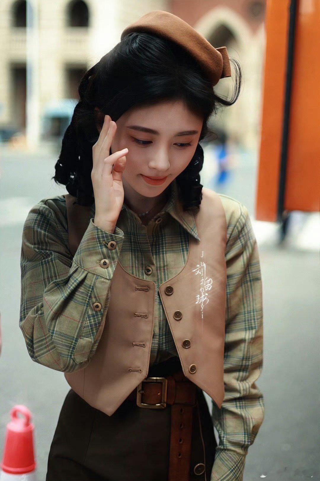 鞠婧祎苏绿夏 jjy鞠婧祎万花世界 “你不应该留念窗外风景，应该去看 去走向更大