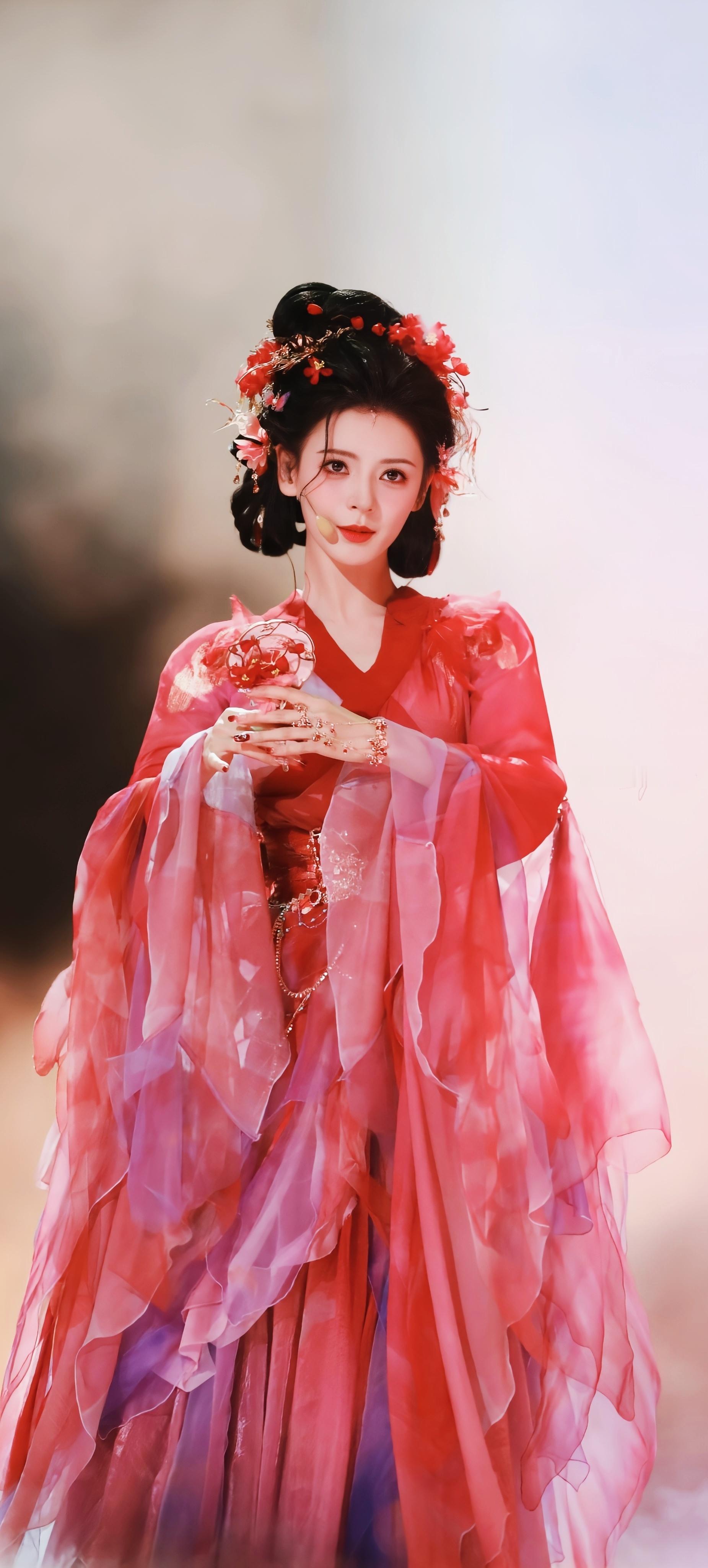 #张予曦人长得美 唱歌就算了#长得美，跳的也不错，唱的就算了[允悲]问问有没有和