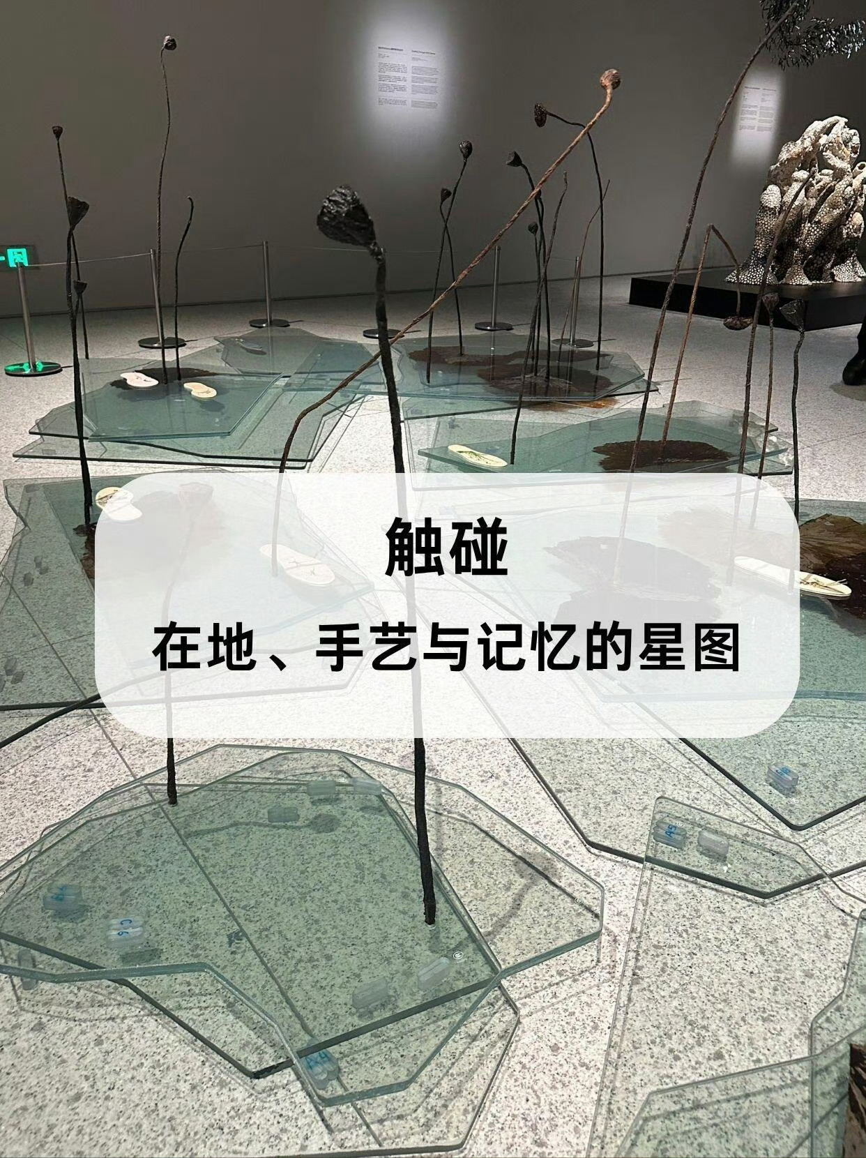 关于手、在地与分寸，这是一场匠心独具的展览。你可以看到这些香奈儿19M手工艺与当
