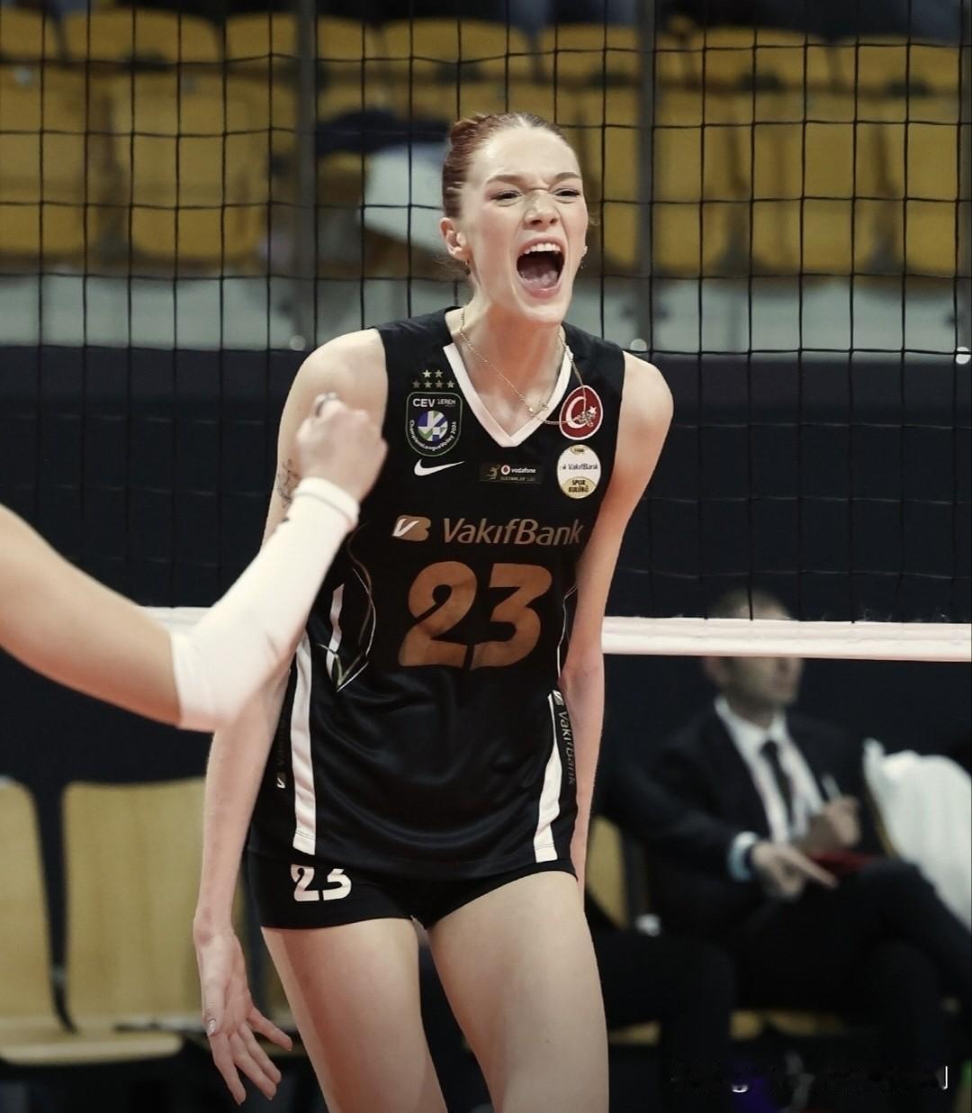 2025-2026赛季土耳其🇹🇷女排联赛常规赛第八轮，瓦基弗银行3-0戈兹泰