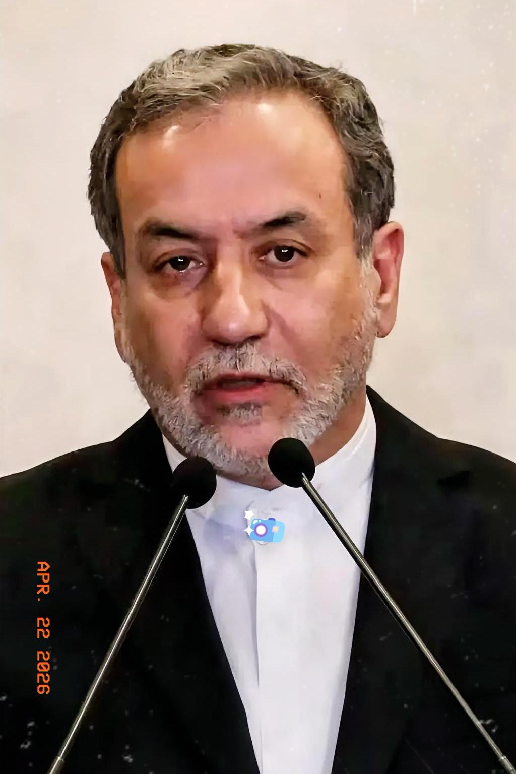 美伊谈判僵了
美军直接把炮口对准伊朗货船！
巴基斯坦急坏了，亲自出面喊话美国：赶