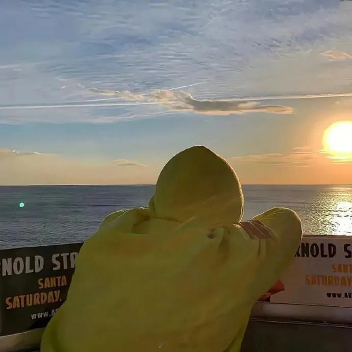人生就像一场奇妙的旅程，我们在途中会遇到各种各样的风景。有时候，我们会在繁华的都