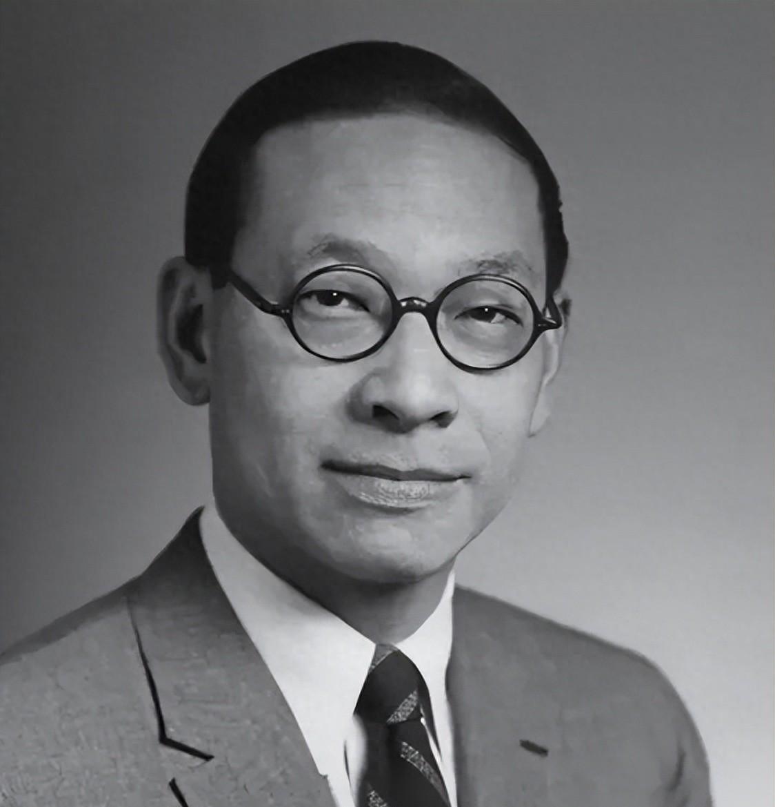 贝聿铭谈人生最大成就时说，迎娶卢爱玲是我这辈子最为骄傲的成功！
1937年，淞沪