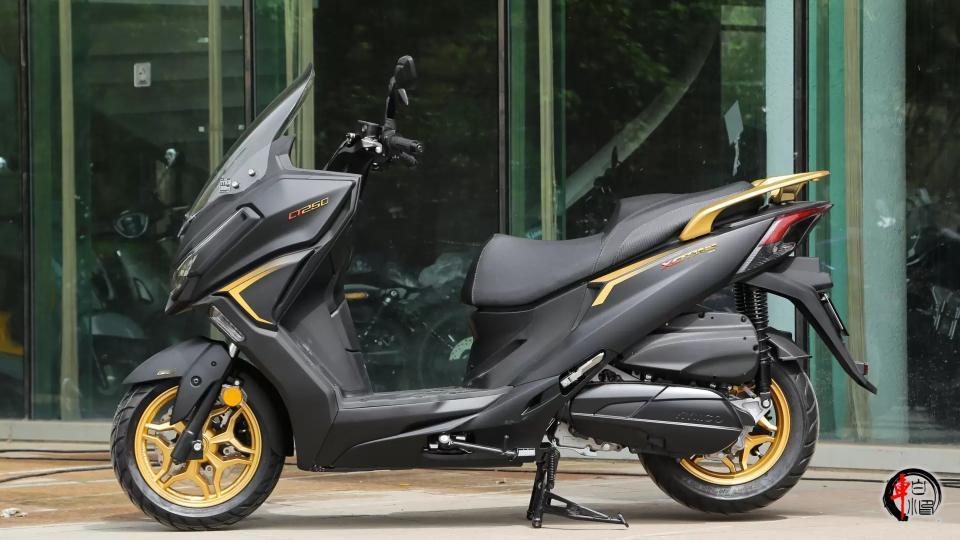 #光阳赛通CT250大幅降价#
光阳赛艇CT250近期大幅降价，ABS版低至19