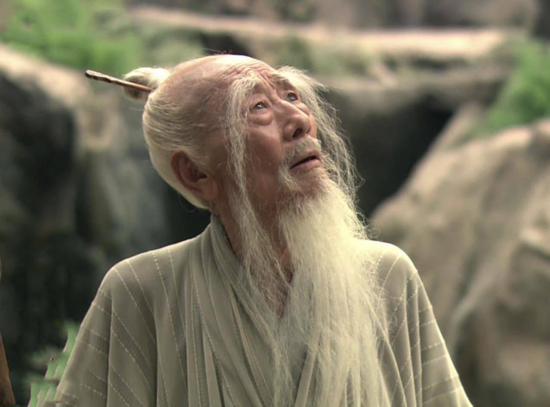 从前有个农夫穷的吃不上饭，一个道士对他说：“你改行做郎中，必富。”农夫虽觉得荒唐
