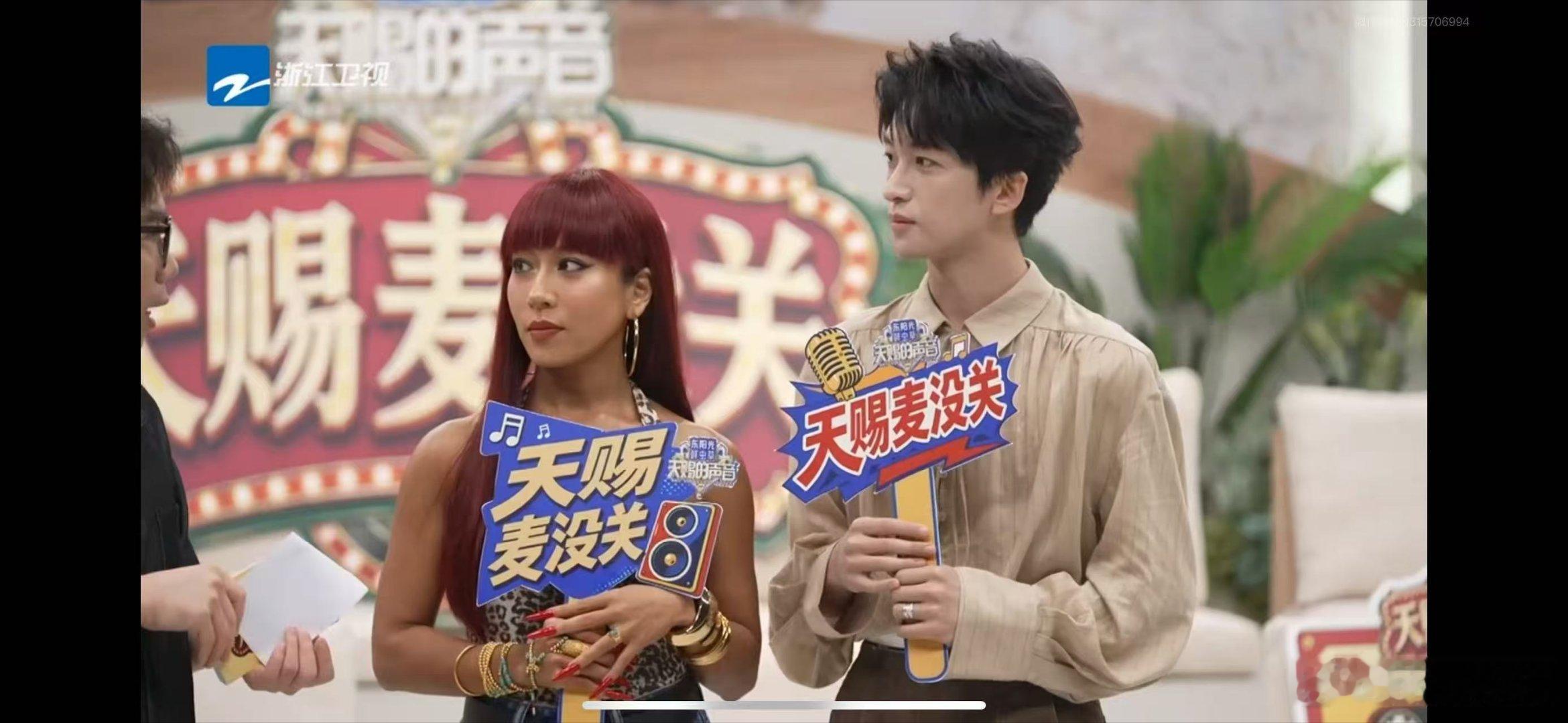 黄子弘凡吉克隽逸他在闹她在笑吉克隽逸说黄子弘凡凶欢喜搭档氛围感拉满，少年活泼闹腾