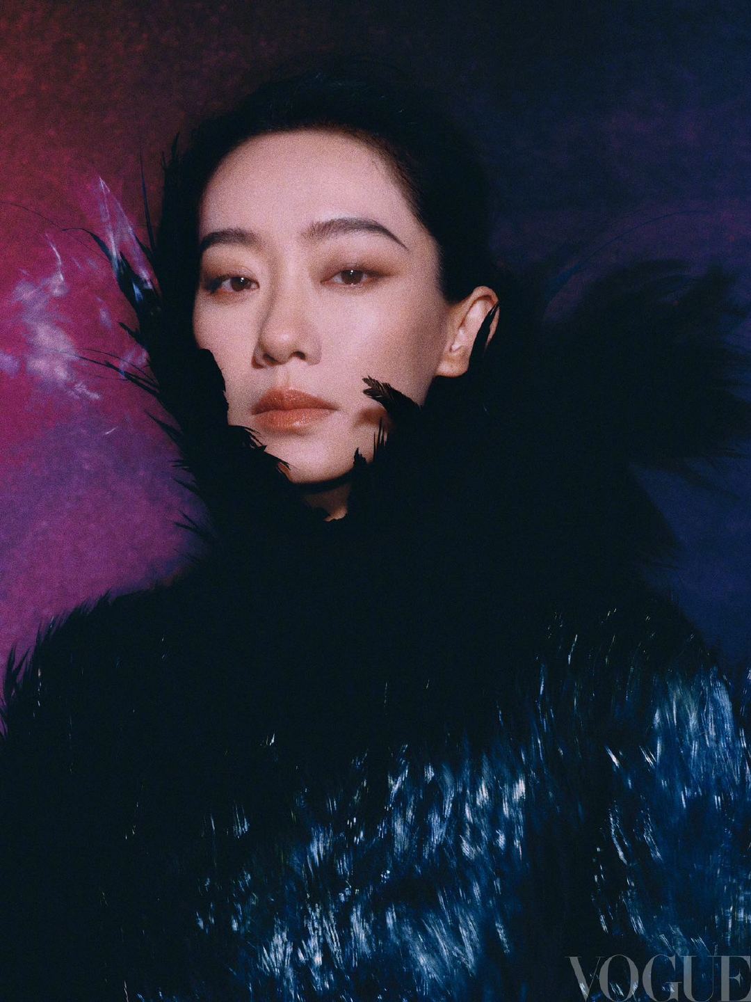张小斐 魅魔 张小斐登 VOGUE 二十周年金九刊，穿的重工黑羽高定很绝，时尚表