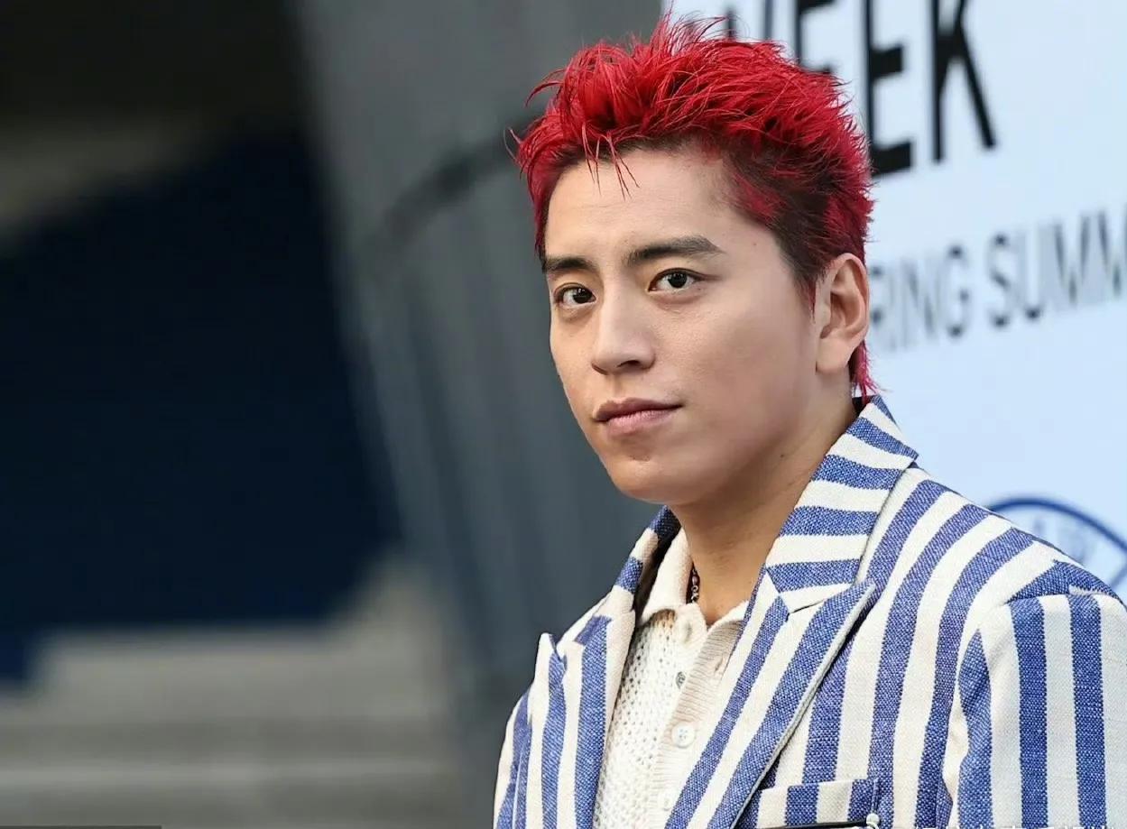 王大陆韩国出席活动，
壮壮实实的。

