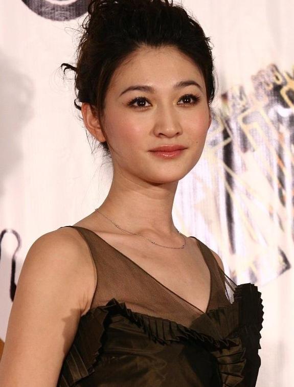 今天，演员李小冉宣布和徐佳宁已离婚，“去年已离 互不牵扯 互不打扰 祝各自安好”