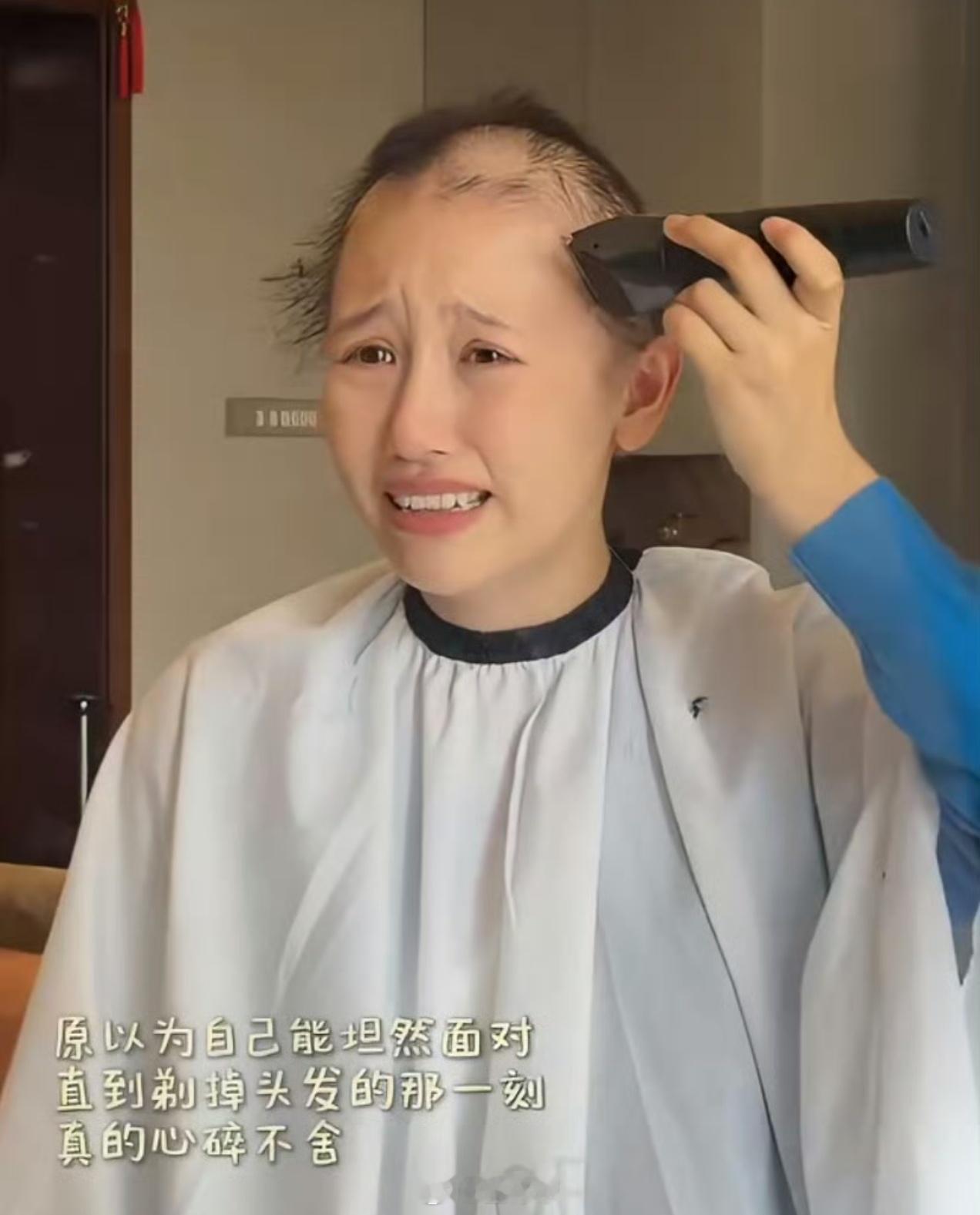 网红一栗小莎子因癌症剃光头淋巴瘤，治愈率非常高的，所以工作、钱算什么？健康才是第