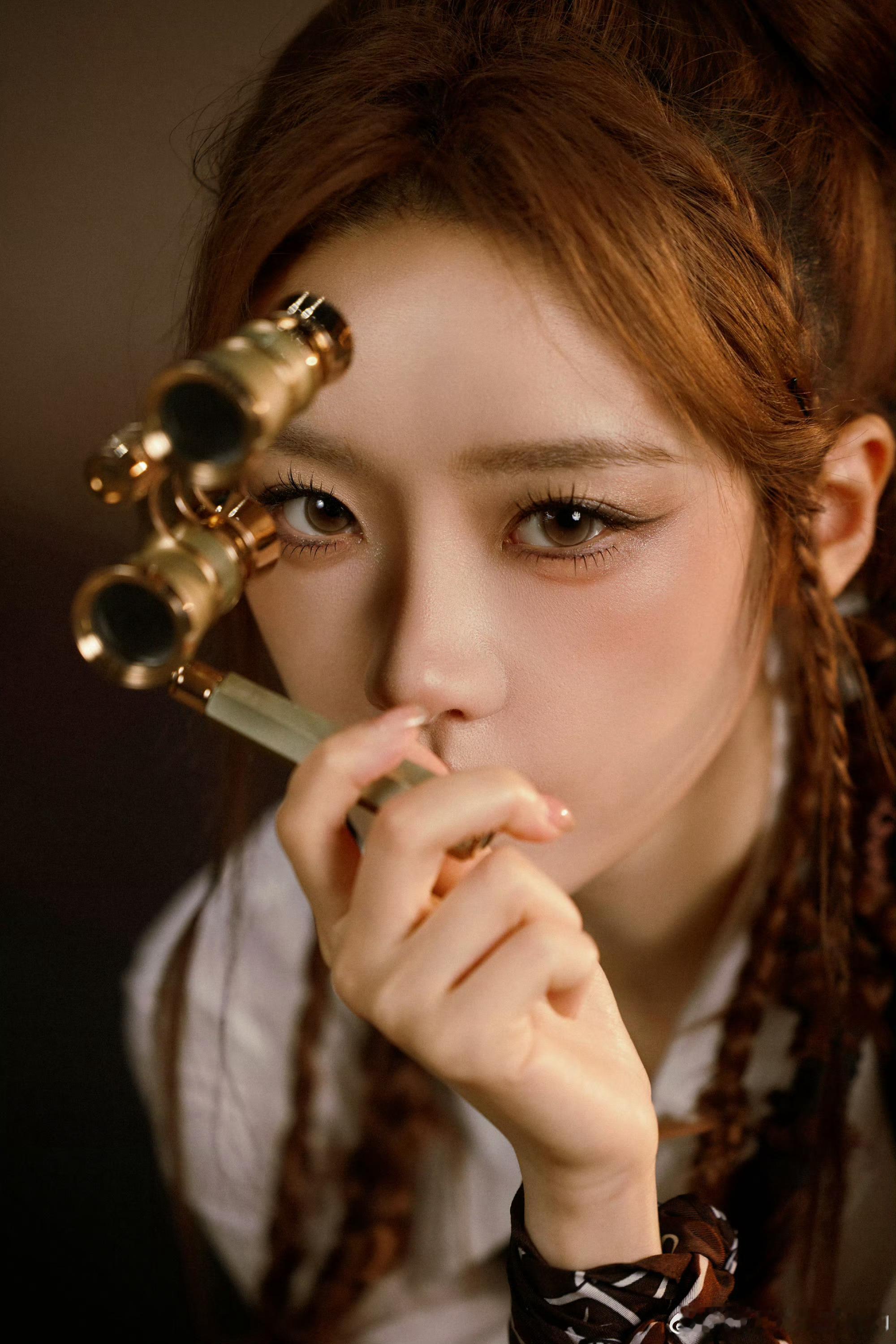 张月失误自责落泪张月初次挑战与自身风格反差极大的《孤单北半球》，老师直言她完全能