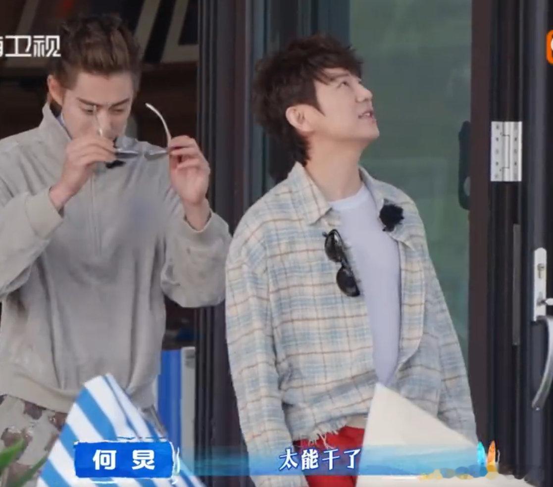 何炅亲爱的客栈也是向往的生活何炅做客亲爱的客栈，氛围温柔又治愈，满满的向往的生活