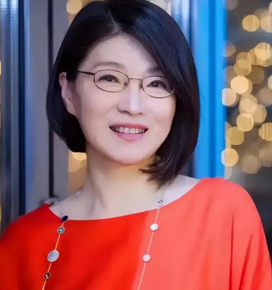 温州女首富抗癌失败，即使名下有两家医药上市公司，市值高达3700亿元，最后还是拯