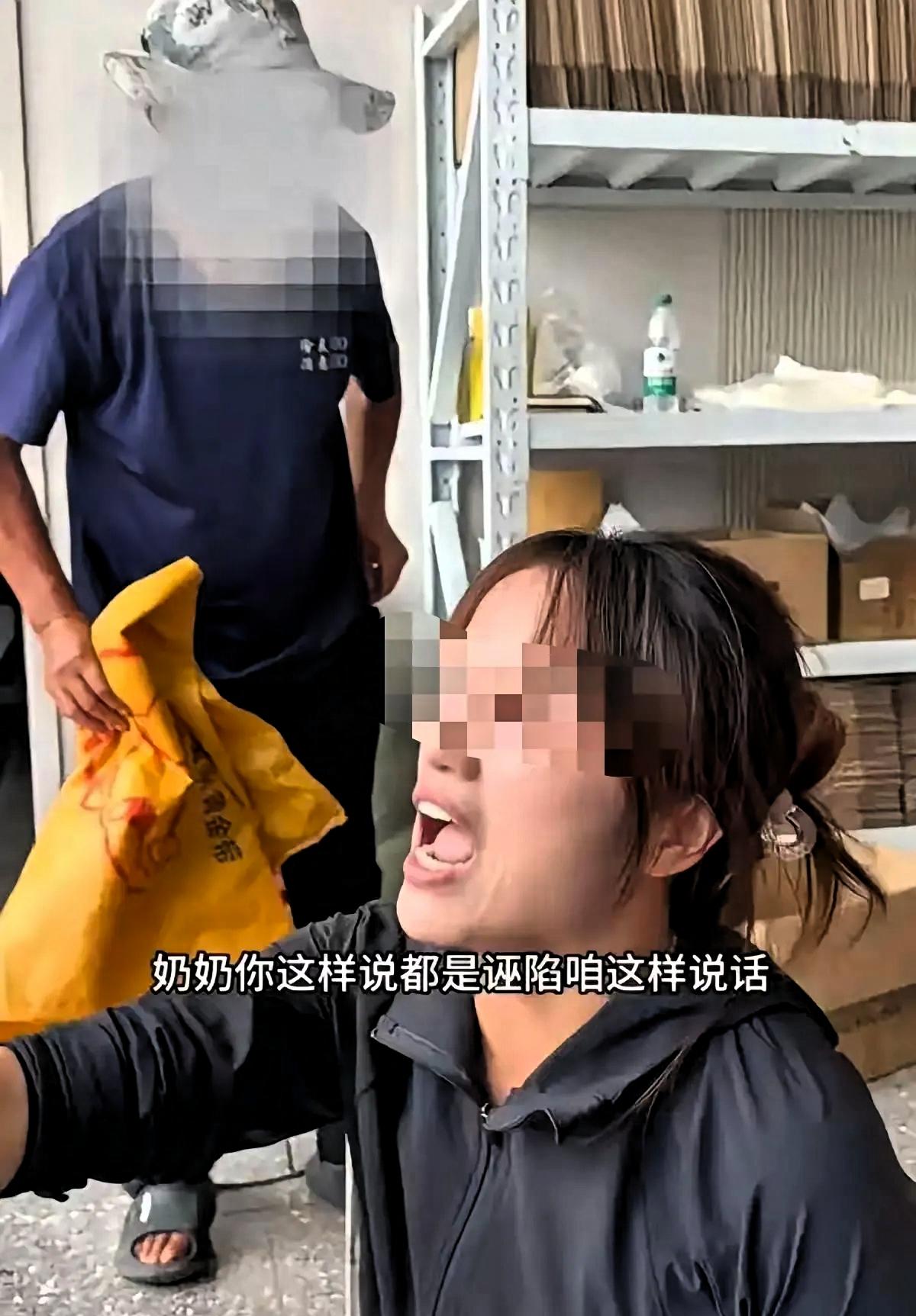 “你跪你的，我骂我的！”村支书吴霞直播帮村里卖干菜卖了两年，结果就因为一次芝麻叶