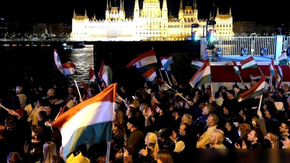 一个21岁的匈牙利年轻人，走出投票站，一字一句地告诉记者：“我投票，就是为了让匈