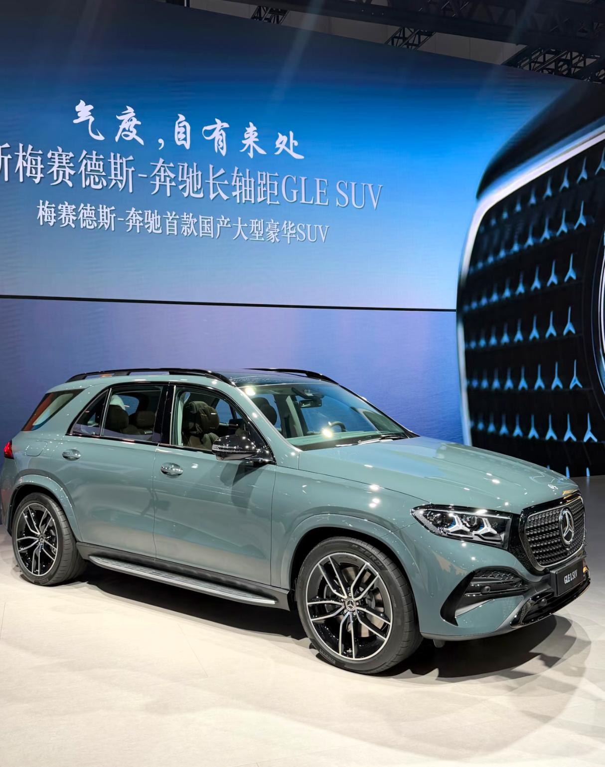 奔驰长轴距GLE SUV成都车展首发，豪华中大型SUV，主打国内市场加长后排。买