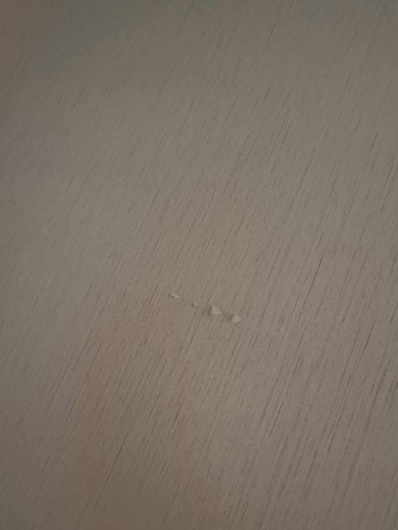 租商品房 真的要注意 不要刮弄到墙纸了 这些损坏退房扣了一千块  [柯基] ​​
