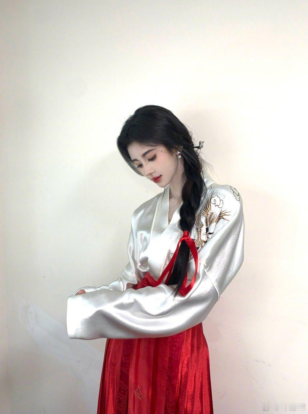 鞠婧祎[超话]   鞠婧祎只是一味的在惊艳众人 