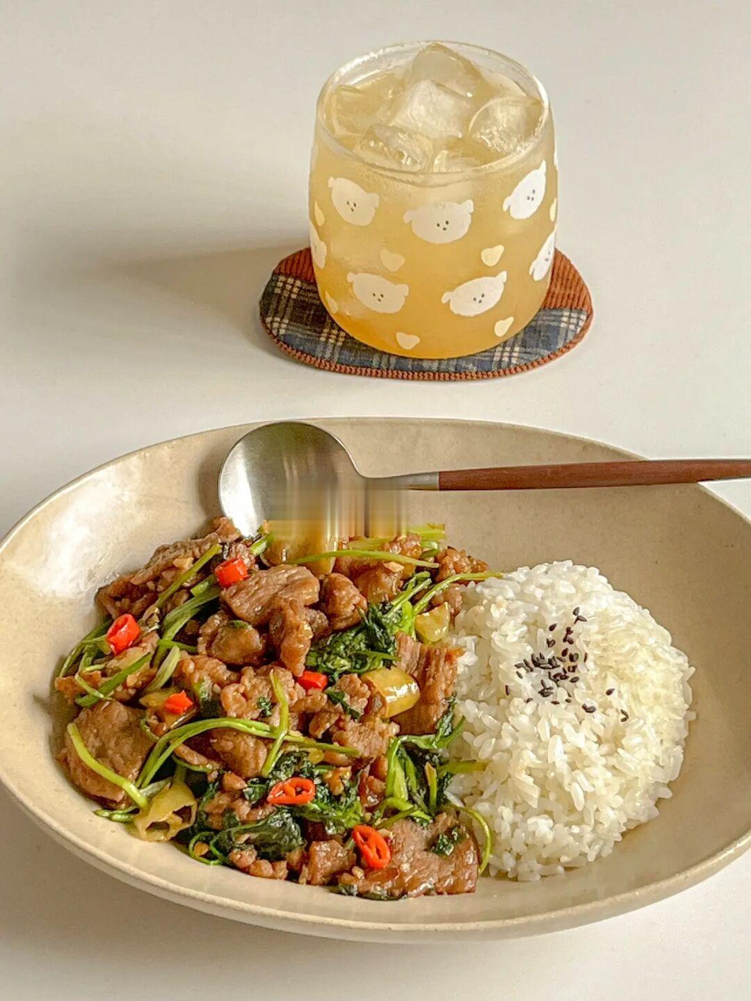 适合中国宝宝的减脂餐｜香菜泡椒牛肉盖饭🌶️