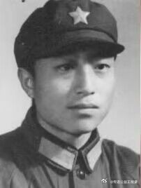 通信兵赵利民，于1977年9月，在配属野战军的演习中，因吸入机器废气中毒，不幸牺