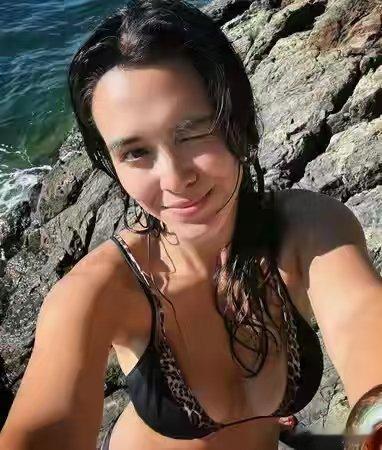 钟丽缇大女儿泳装照钟丽缇大女儿晒比基尼照度假氛围感拉满！钟丽缇大女儿更新泳装写真