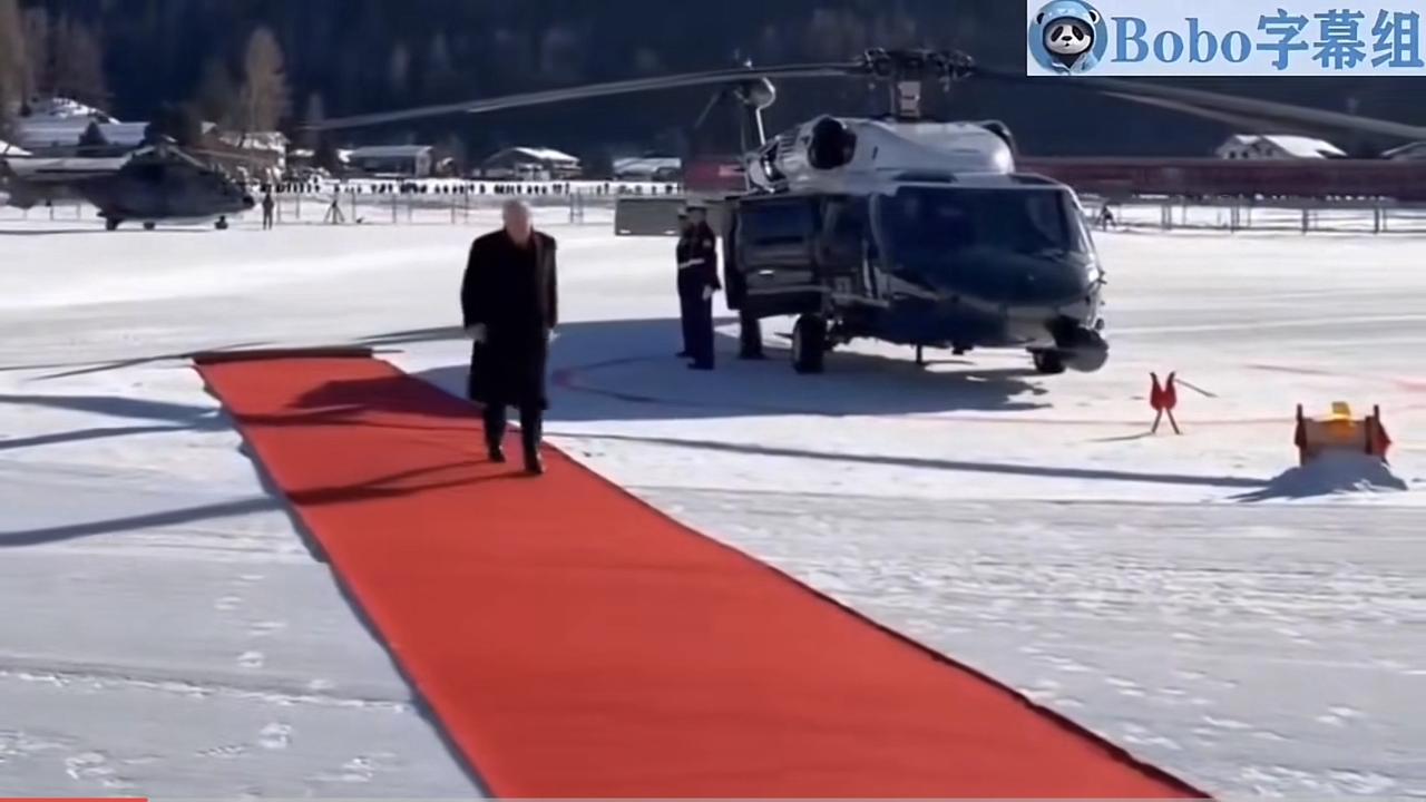 强者的孤单，一个人走完红毯！他不是普京大帝，他是川普大帝！