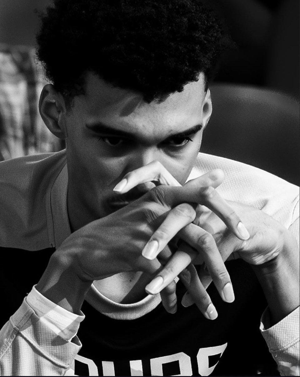 米奇教练名帅，有能！就这个对文班亚马的使用，全联盟除了卢指导没有第2个教练能想到