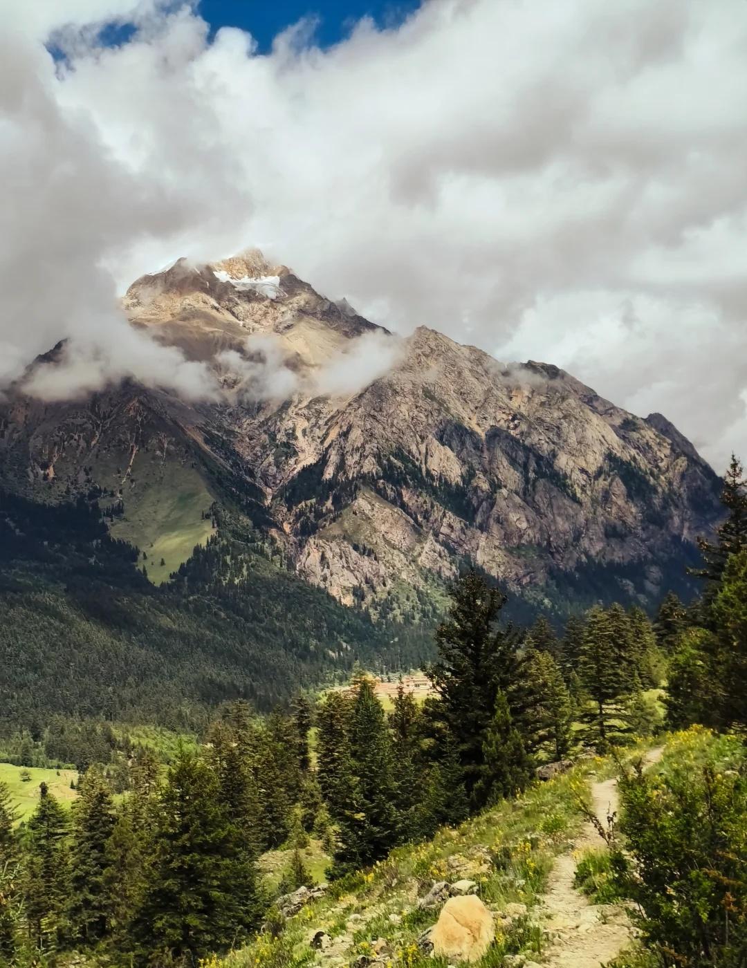 【格聂徒步攻略❄️】闯入冰雪神山的旷野之境
导航：理塘格聂镇下则通
村耗时：3天