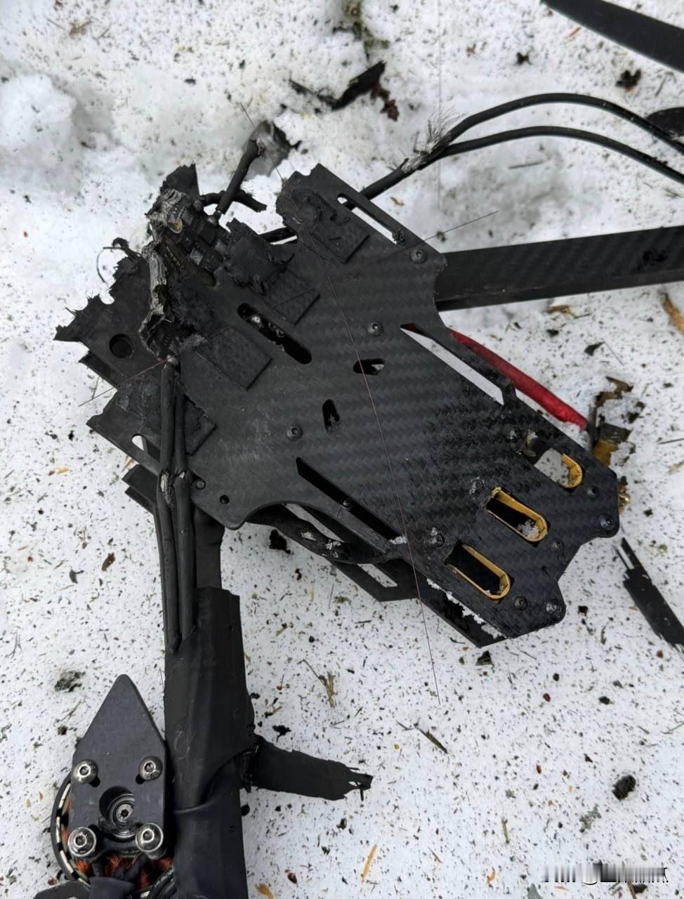 哈尔科夫危急，乌克兰国防部长顾问称别斯克列斯特诺夫表示，俄军队使用光纤的无人机开