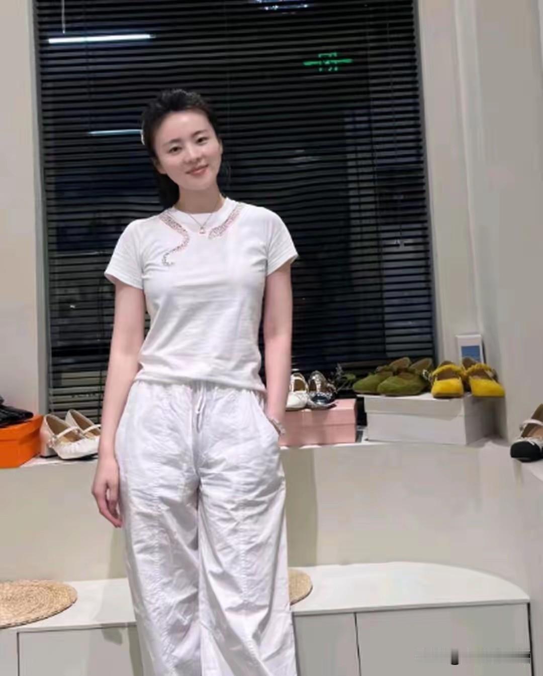 普普通通，身材五官标致，未必面貌是最重要的。