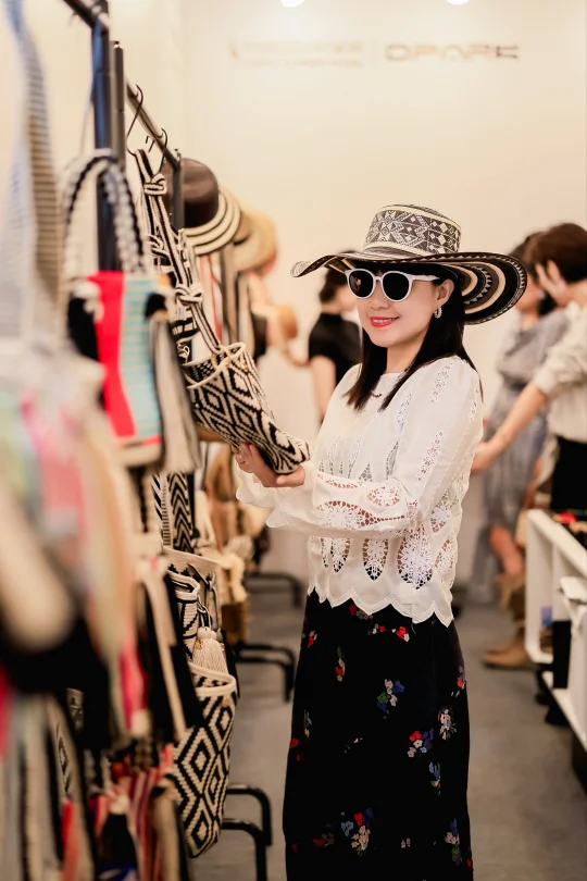 本帽子控在中国国际时装周挖到宝藏度假草帽