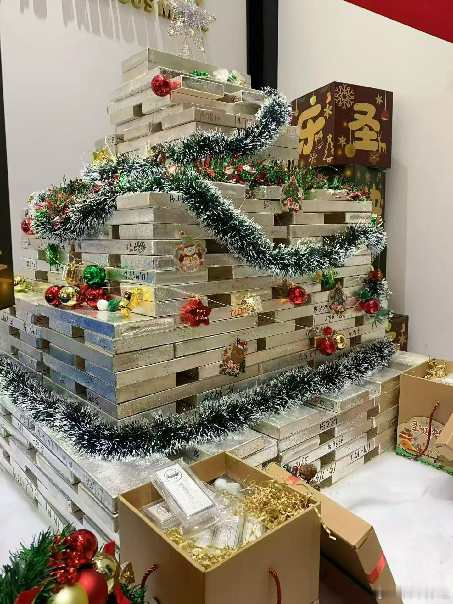 年初以为黄金是老大年中以为铂金是老大年尾发现白银才是老大王楚钦挥手回应球迷新年祝