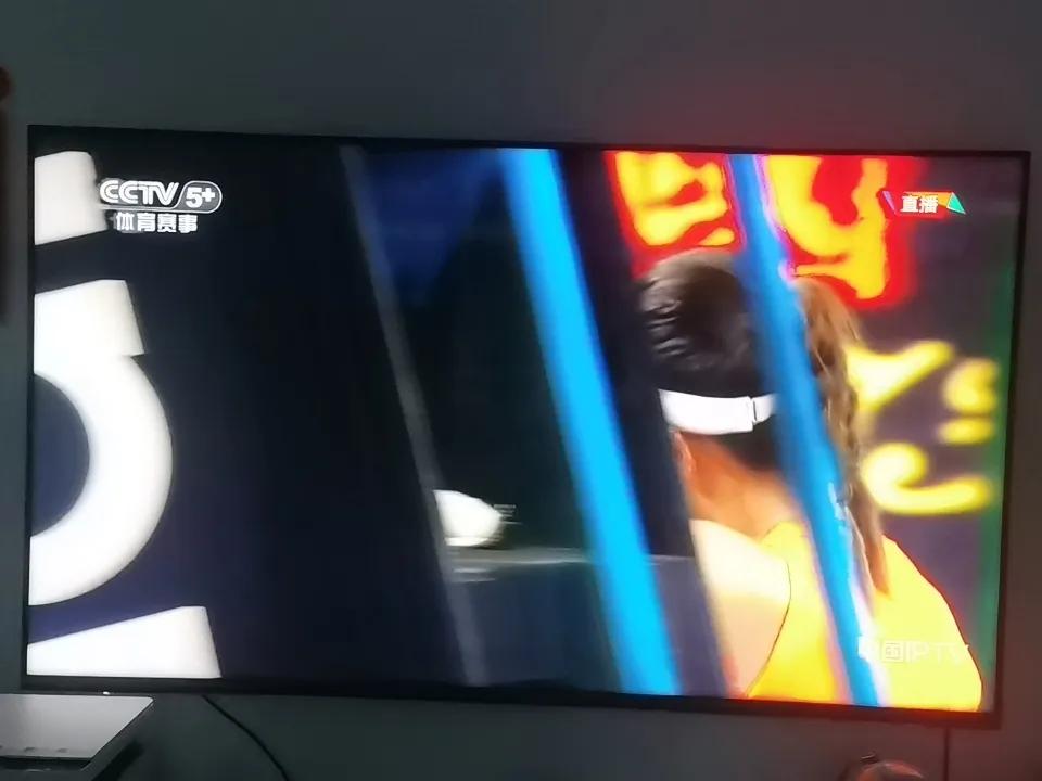 刚刚，澳网一场女单比赛结束，我国选手王欣瑜获胜，成为澳网16强。
两盘的比分是7