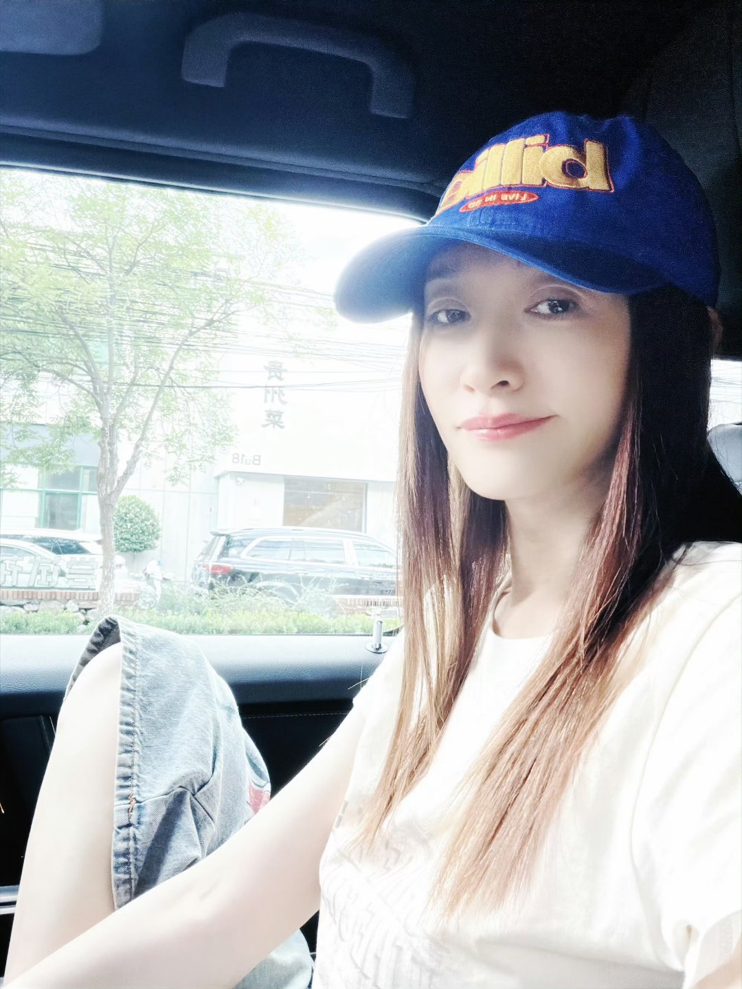 谁在七夕送了李小冉一辆车七夕别人都在晒鲜花晒浪漫，李小冉直接晒出新车，这七夕礼物