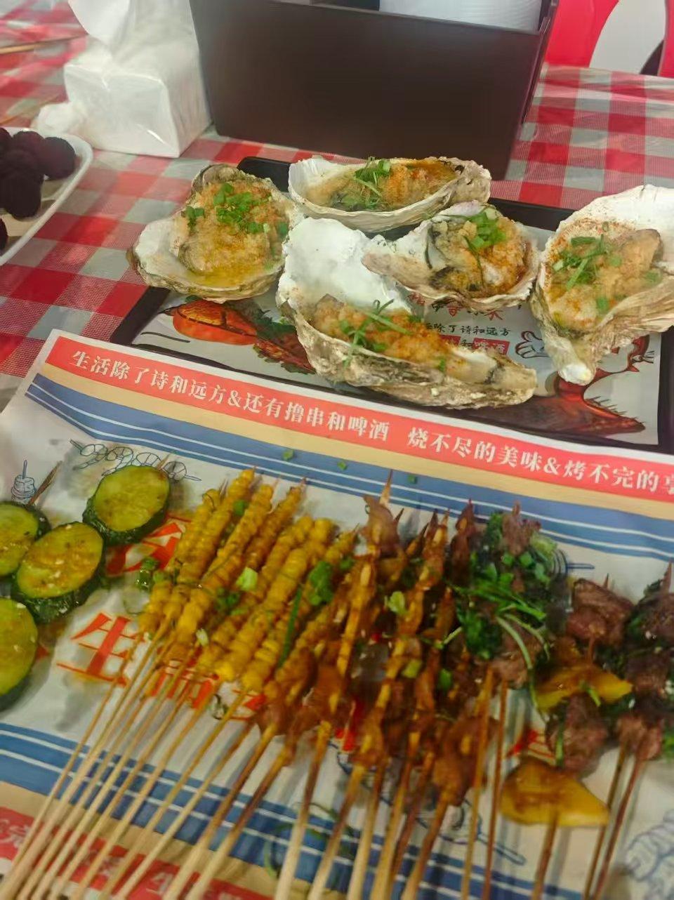 新鲜海鲜与烤串的完美结合，尽享美味！