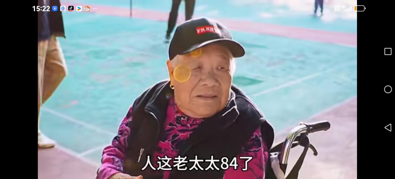 【北京84岁老太太】
5000元退休金
两个闺女，一个儿子
两个因为糖尿病去世