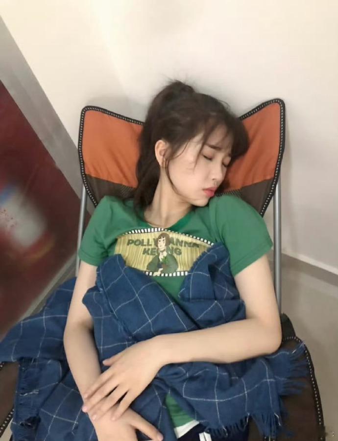 虞书欣蔡敏敏怎么会来虞书欣这完全是蔡敏敏 看虞书欣这个样子，脑子里自动就开始播放