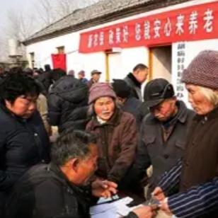 农村又冒出怪现象，赡养父母儿女均摊，嫁出去的女儿也要承担吗？
 
村口王大娘的遭