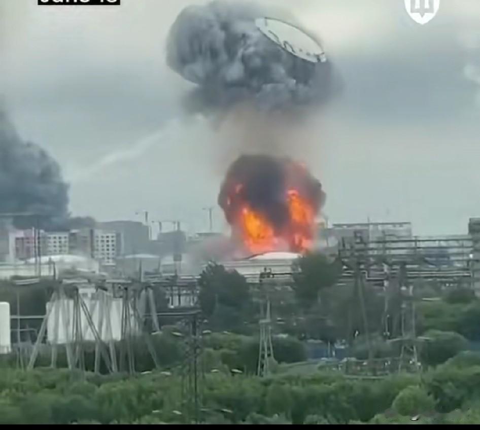 6月18日凌晨的莫斯科夜空，把所有人的认知都震碎了。
这是俄乌开战以来规模最夸张
