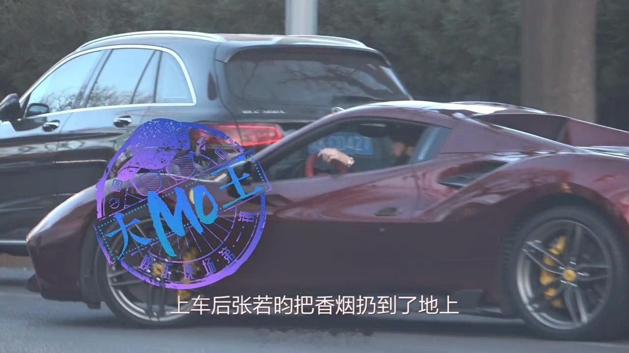 张若昀随地乱丢烟头  张若昀乱丢烟头 狗仔拍到张若昀随地乱丢烟头，这不太好吧！ 