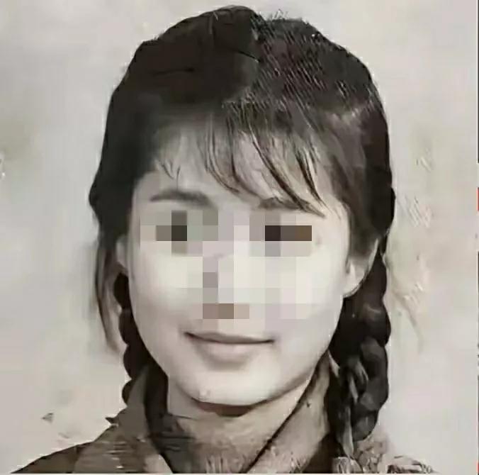 现在姑娘都喜欢披肩发，很少有女人梳麻花辫。其实麻花辫多漂亮。
但是麻花辫比较费事