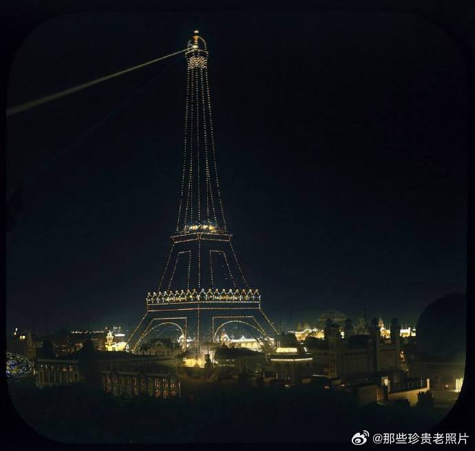 1900年法国世界博览会期间，埃菲尔的夜景 