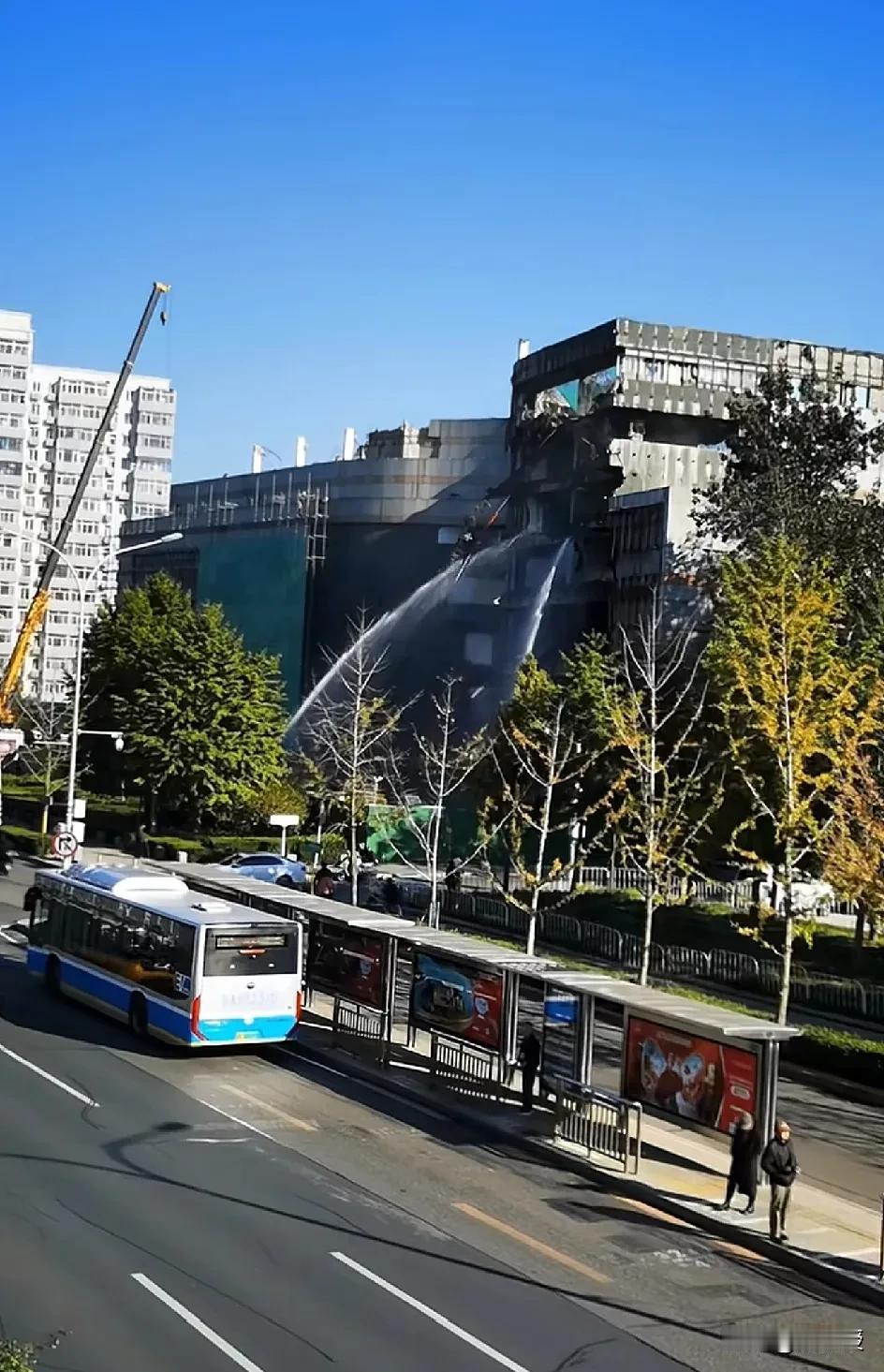 北京当代商城
以前可以到人大去吃个饭，听个讲座
然后再去当代商城shopping