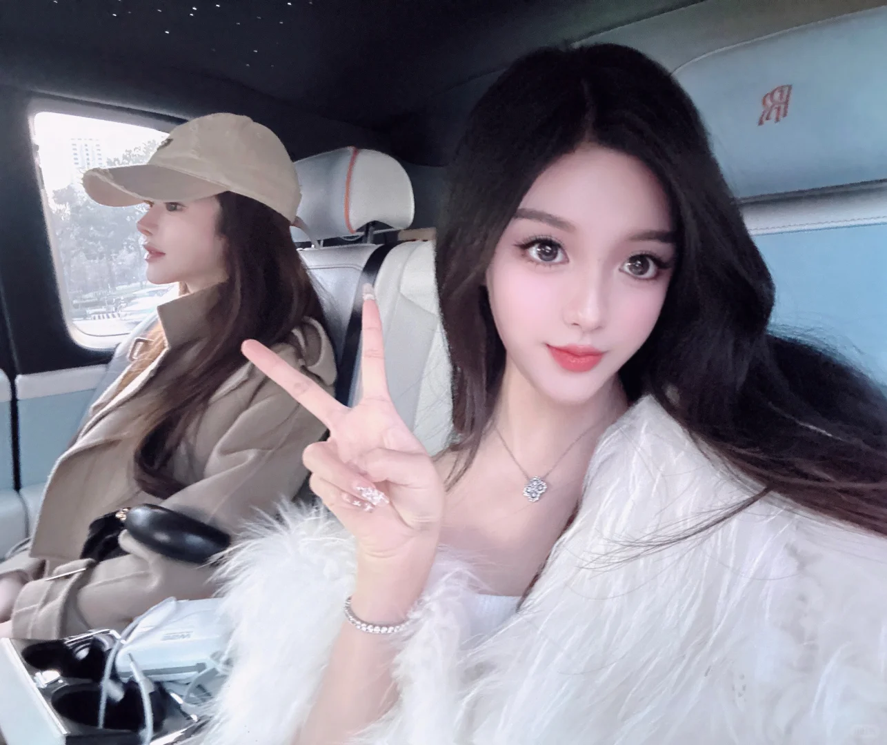 👯‍♀️