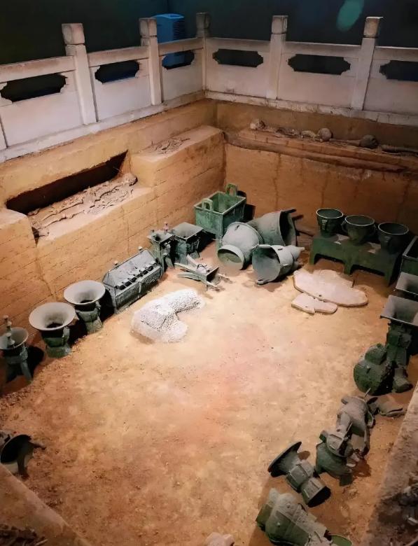 1976年她的墓葬出土，终于证明不是神话人物，而是真实存在的。

1976年春天