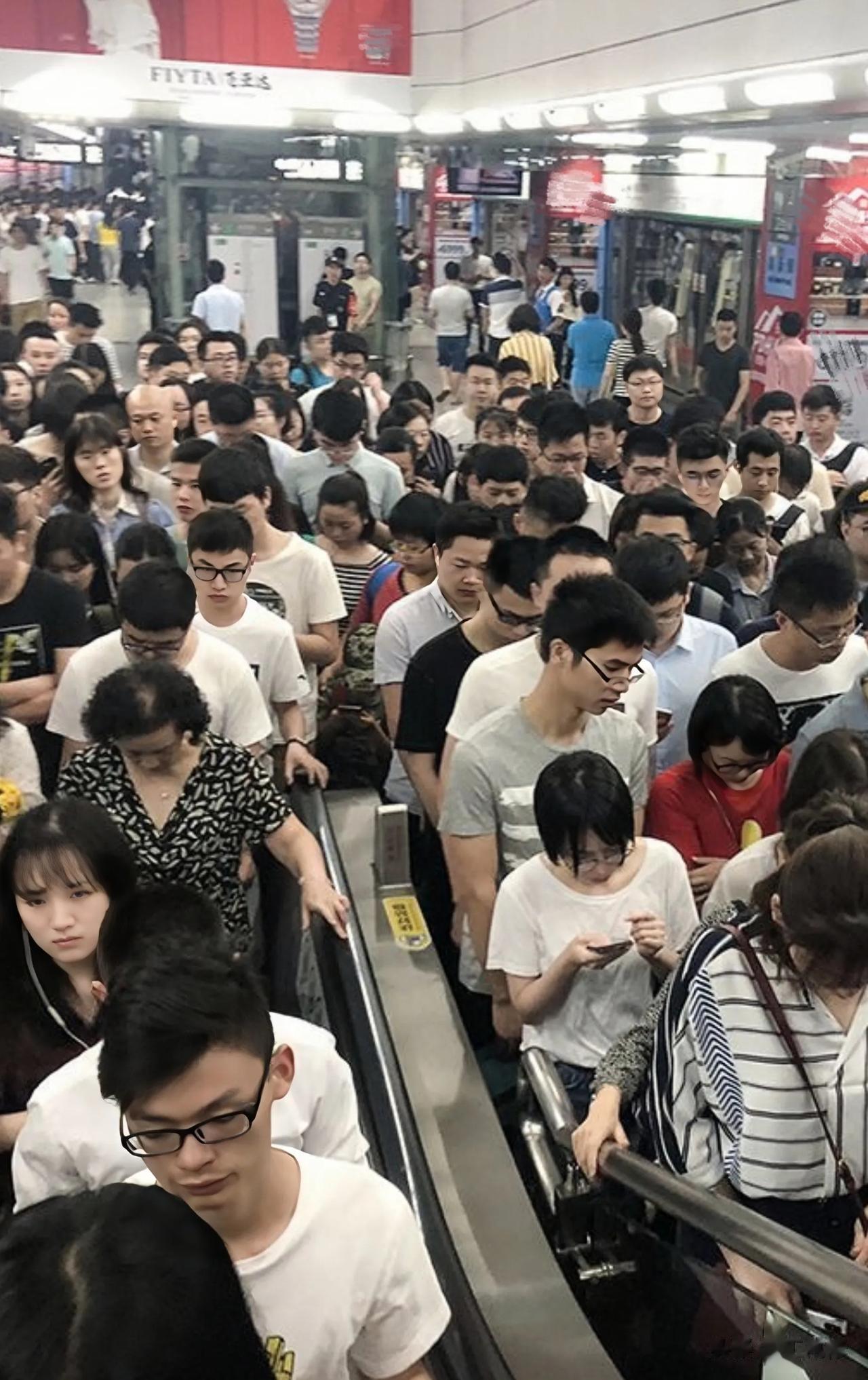为什么现在的年轻人，大部分存不了多少钱？掰着指头算一算就知道了:

1.90%以